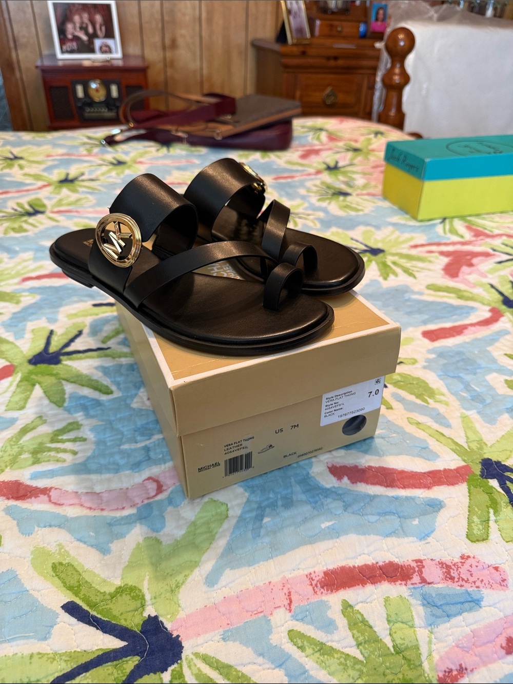 EUC Michael Kors Black Leather Gold-Logo Slide Sandals SIZE 7